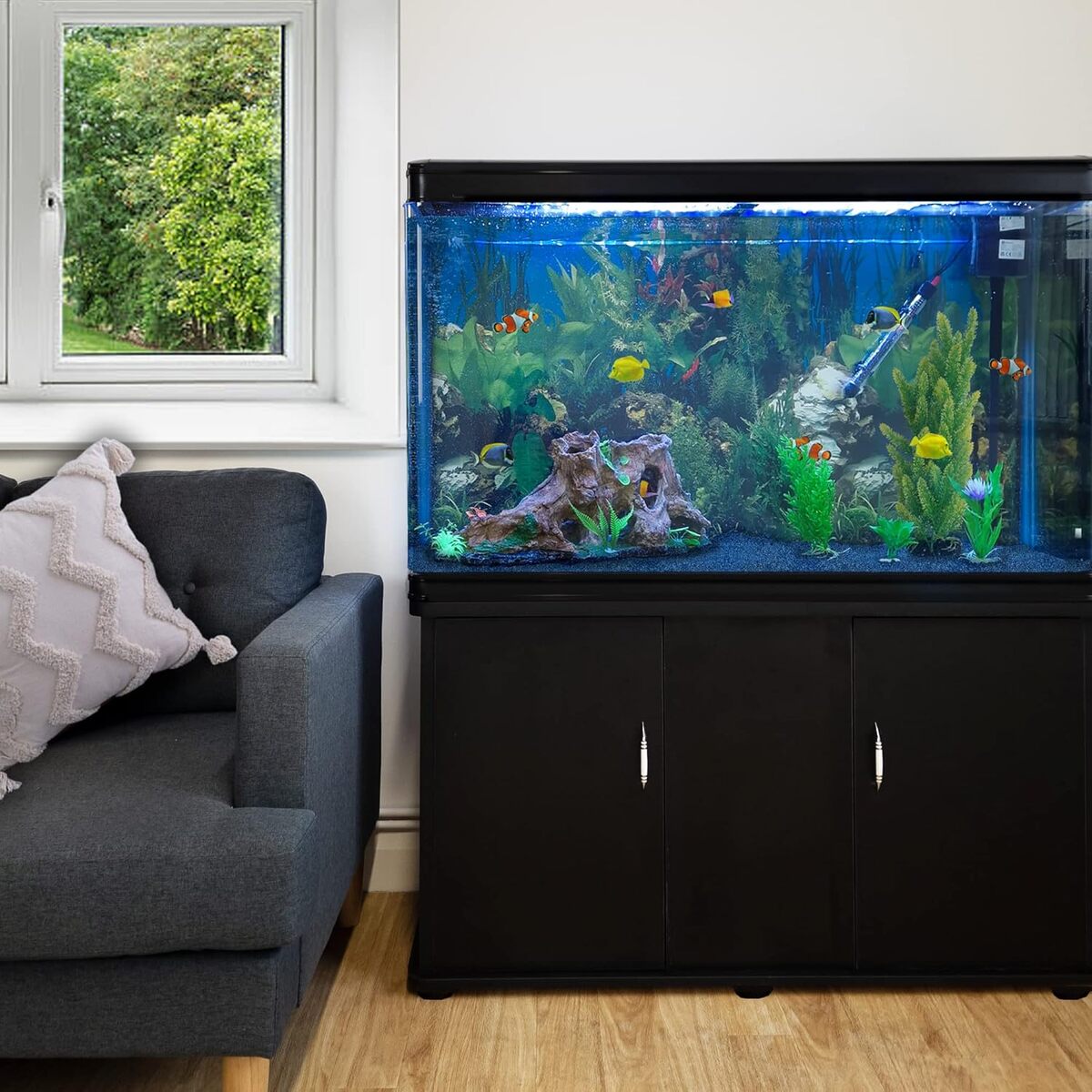 Test de l'aquarium MonsterShop noir : 300 litres et accessoires inclus