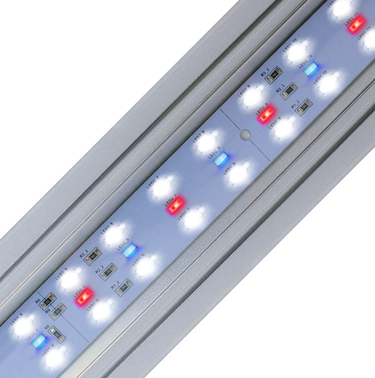 Test du Finnex Stingray 2 LED : l'éclairage 30" en argenté pour aquarium